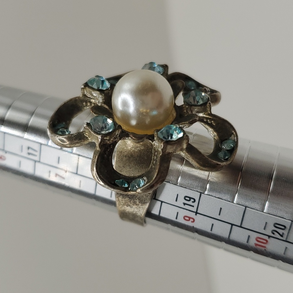 Lot of Five Vintage Costume Rings, Sizes 7-9 (including Trifari) - Picture 7 of 11